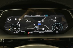 musta Audi e-tron 2022 kuva 24.