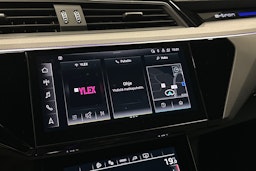 musta Audi e-tron 2022 kuva 25.