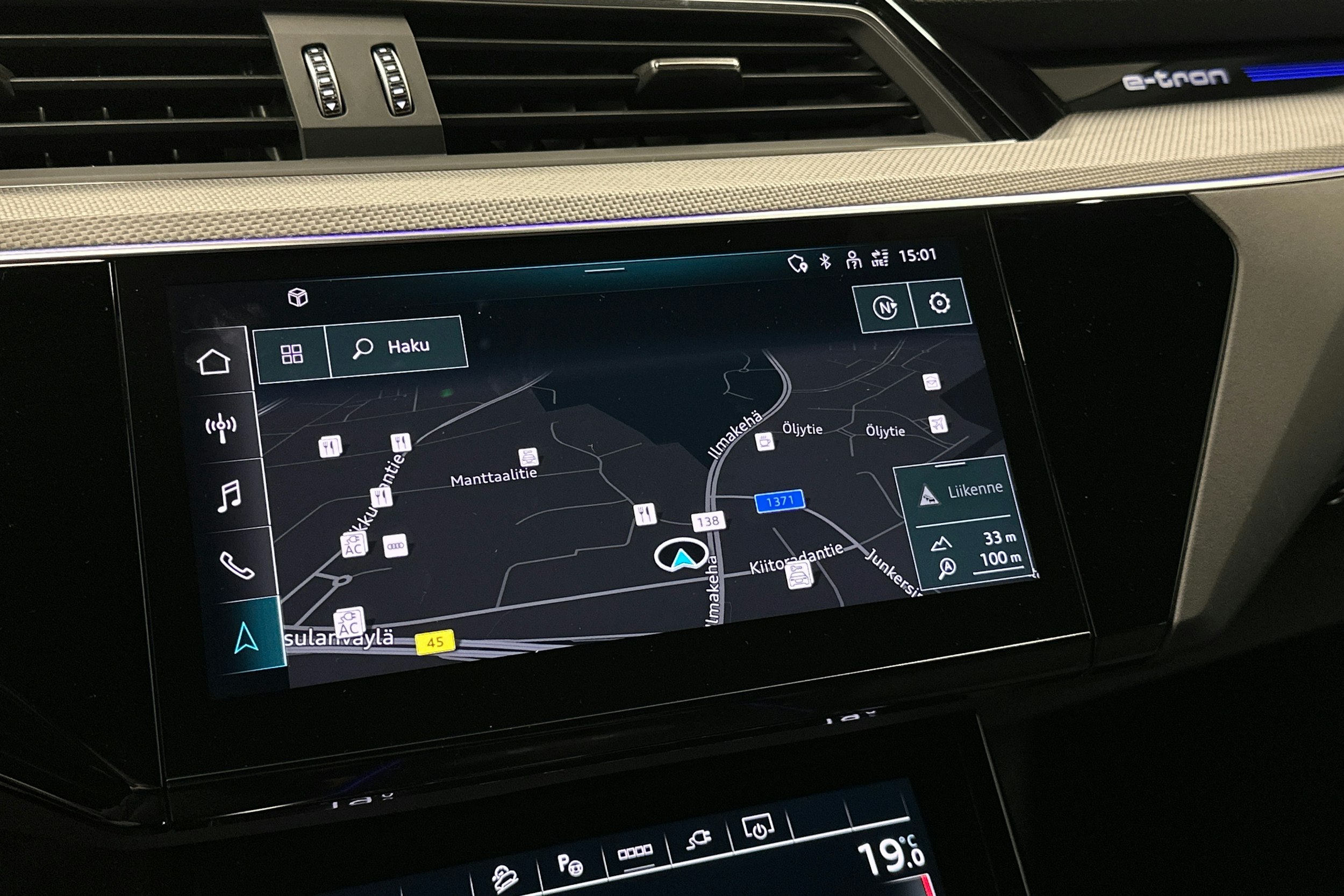 musta Audi e-tron 2022 kuva 26.