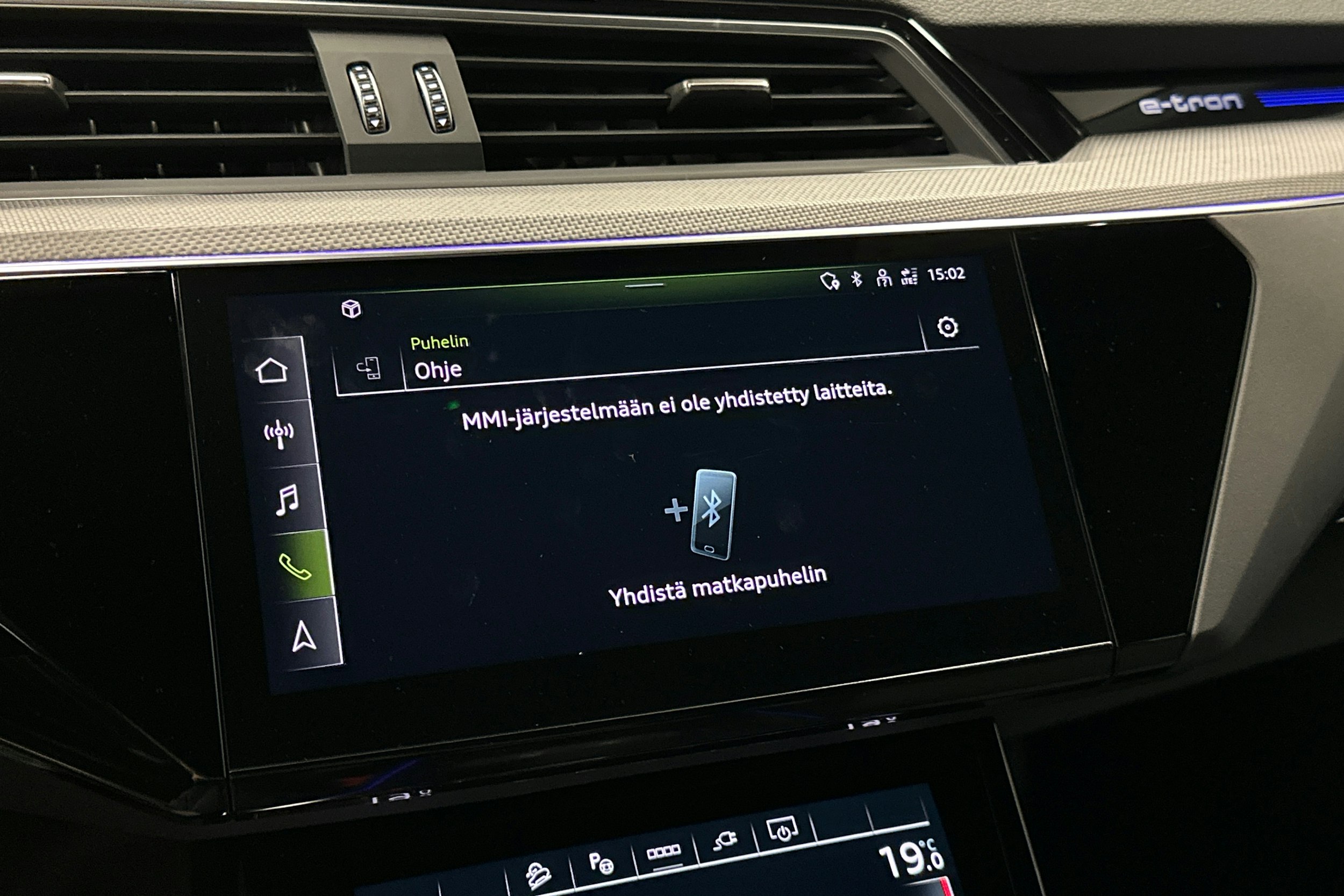 musta Audi e-tron 2022 kuva 27.