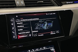 musta Audi e-tron 2022 kuva 30.