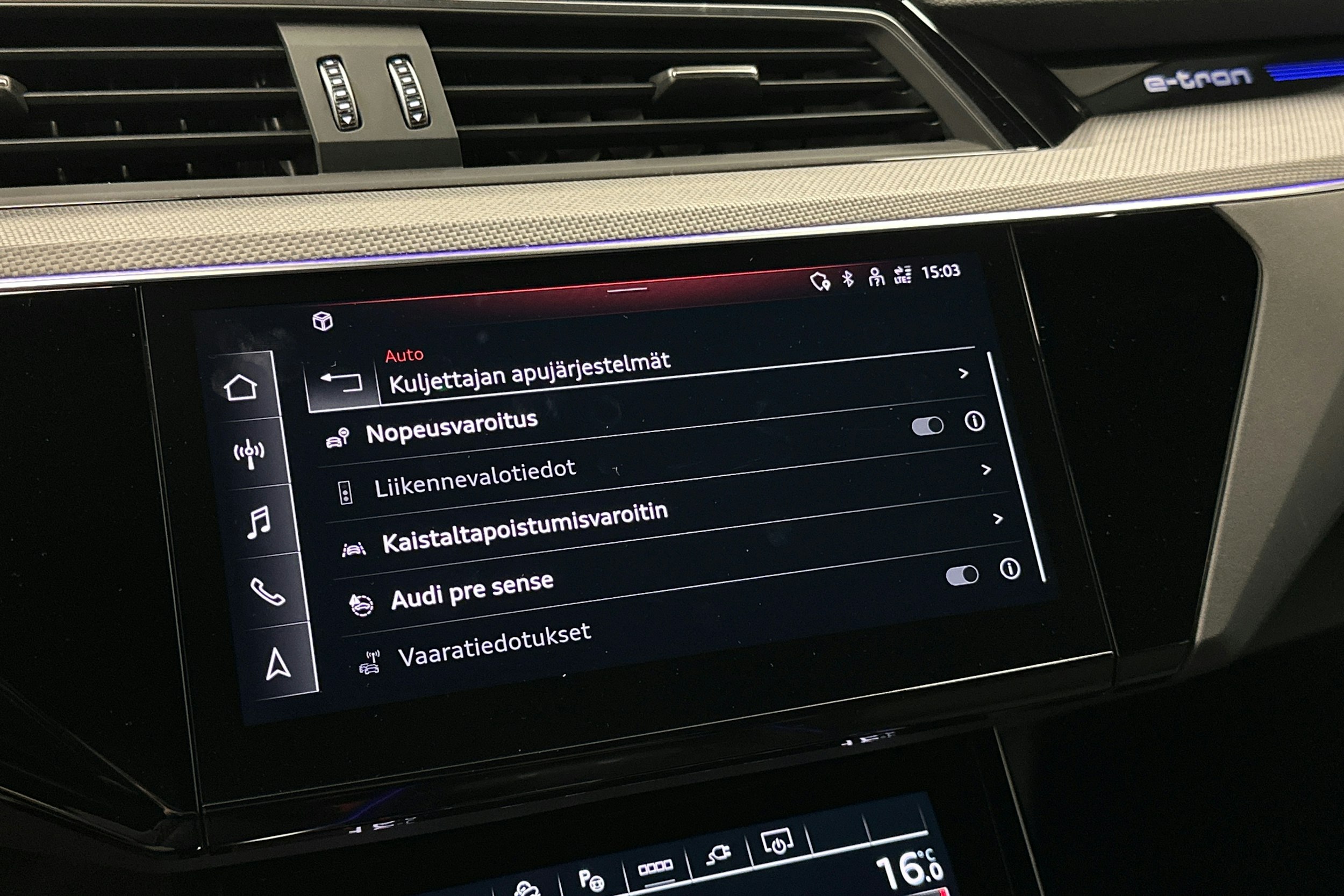musta Audi e-tron 2022 kuva 31.