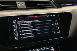 musta Audi e-tron 2022 kuva 31.