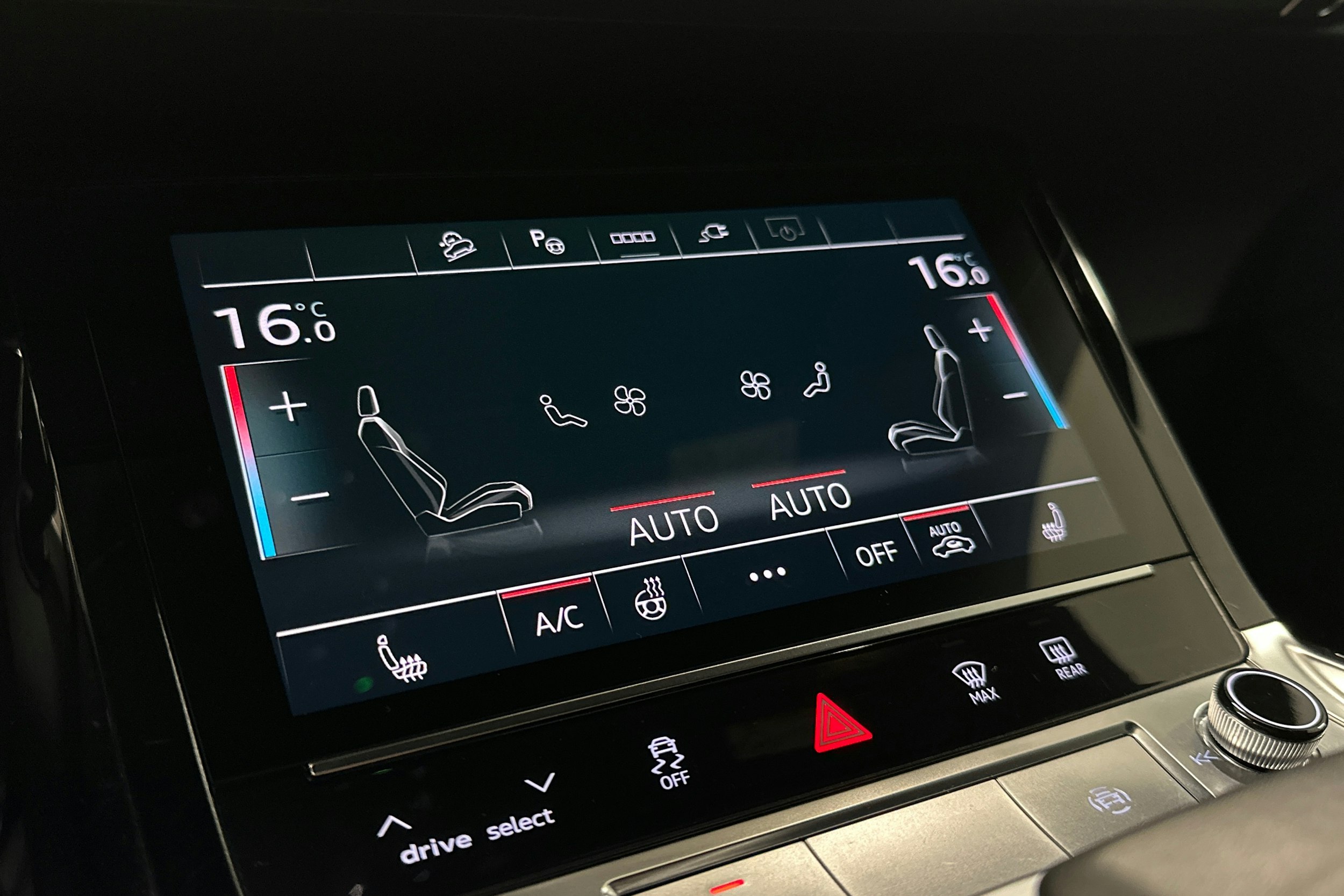musta Audi e-tron 2022 kuva 33.