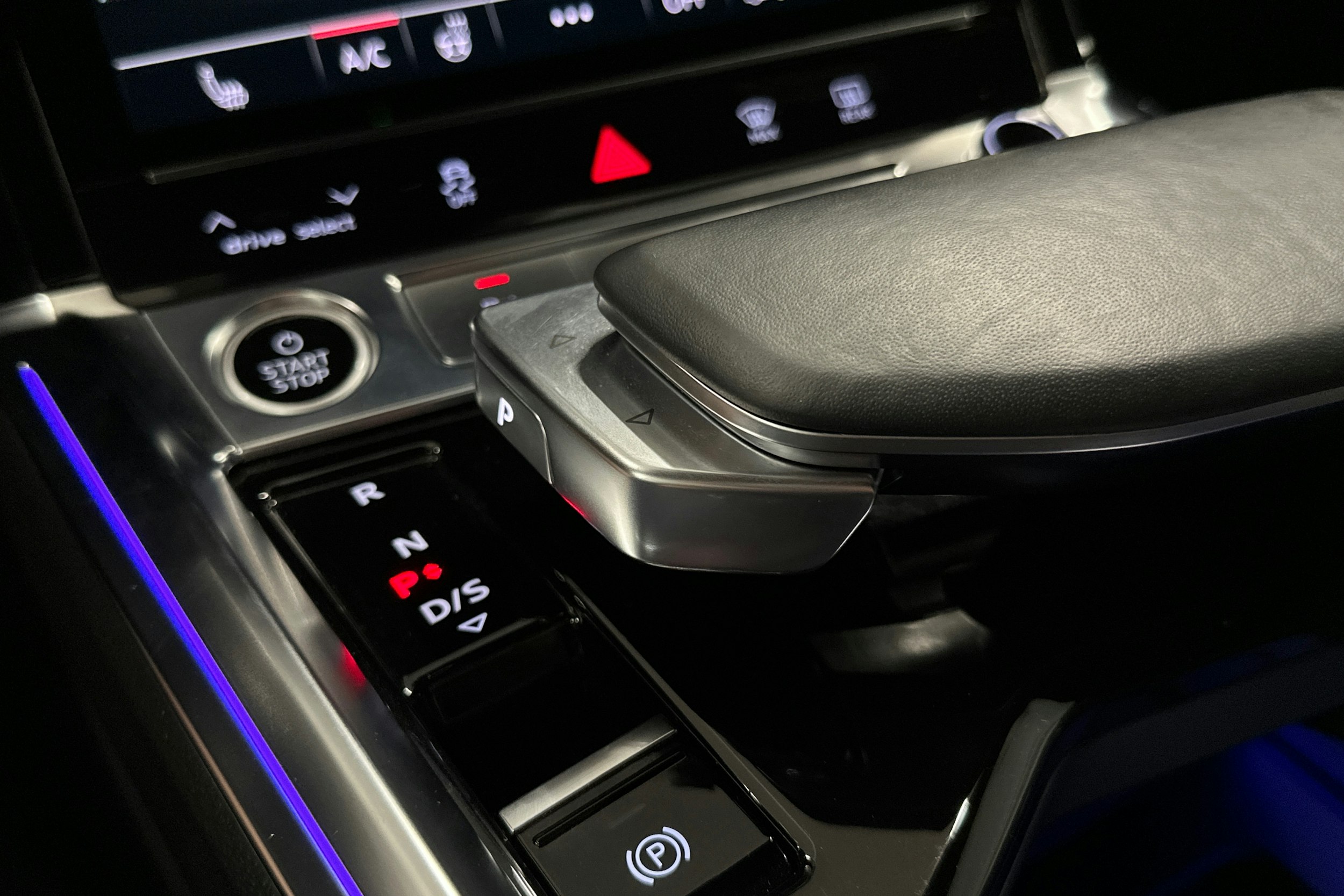 musta Audi e-tron 2022 kuva 34.