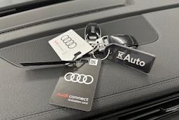 musta Audi e-tron 2022 kuva 35.