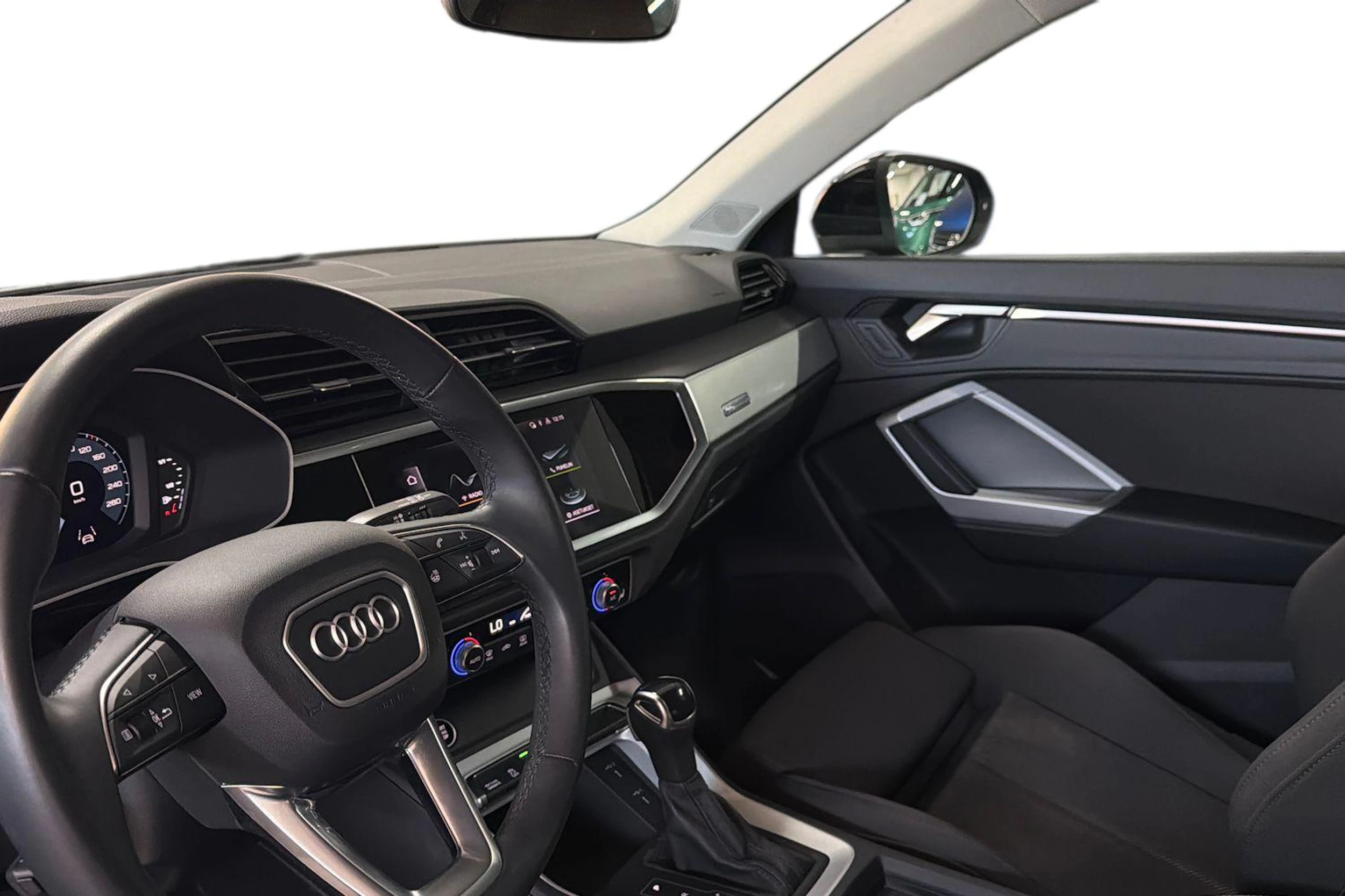 musta Audi e-tron 2022 kuva 3.