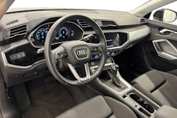 musta Audi Q3 2022 kuva 6.