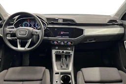 musta Audi Q3 2022 kuva 7.