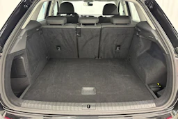 musta Audi Q3 2022 kuva 11.