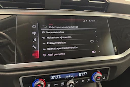 musta Audi Q3 2022 kuva 16.