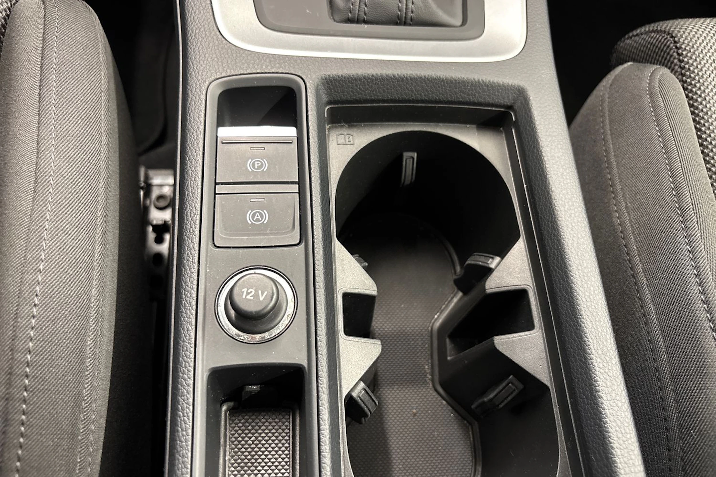 musta Audi Q3 2022 kuva 20.