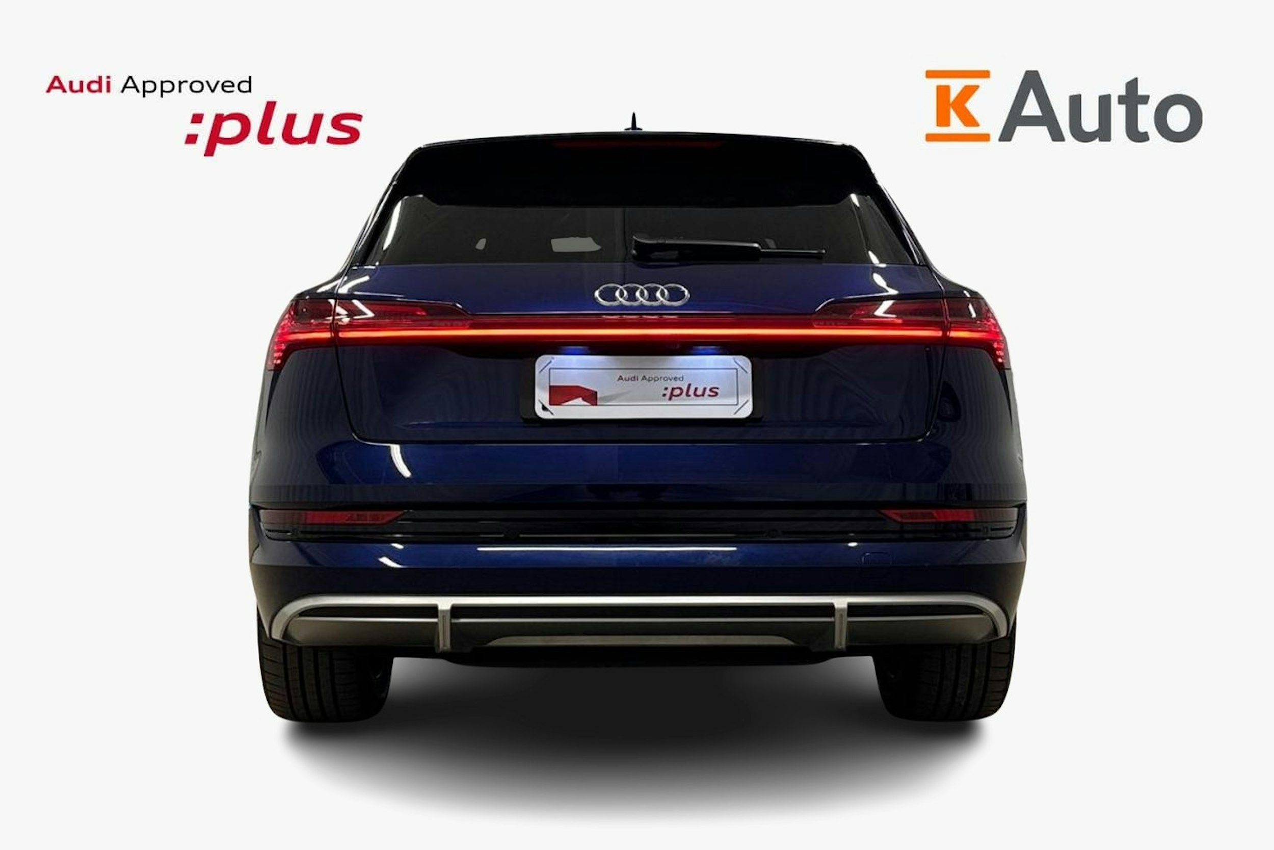 sininen Audi e-tron 2022 kuva 3.