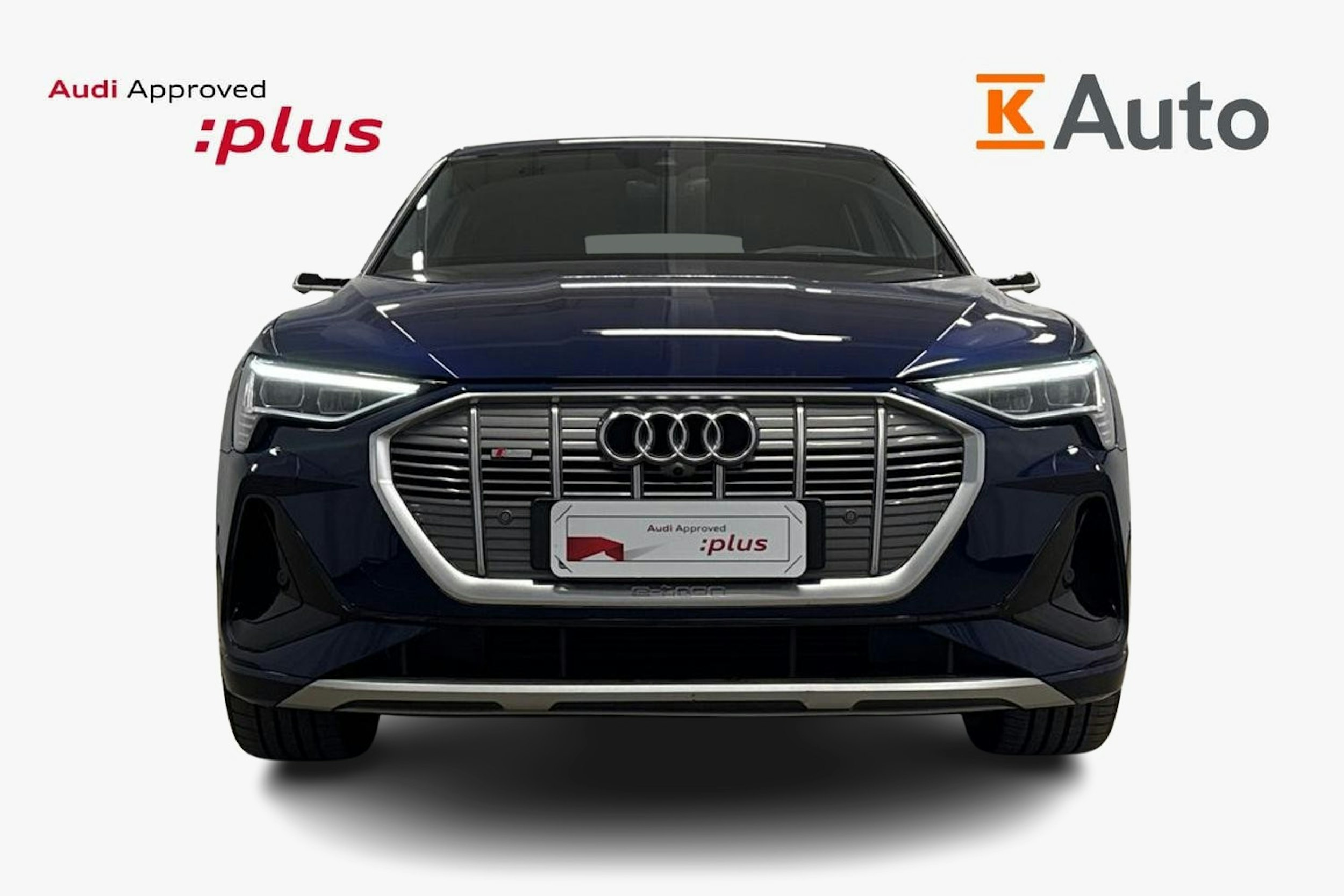sininen Audi e-tron 2022 kuva 5.