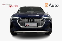 sininen Audi e-tron 2022 kuva 5.