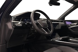 sininen Audi e-tron 2022 kuva 7.