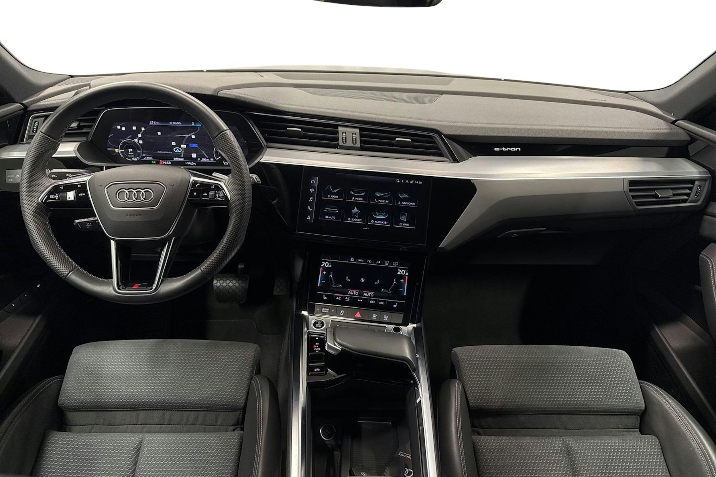 sininen Audi e-tron 2022 kuva 9.