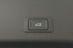 sininen Audi e-tron 2022 kuva 14.