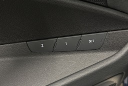 sininen Audi e-tron 2022 kuva 17.
