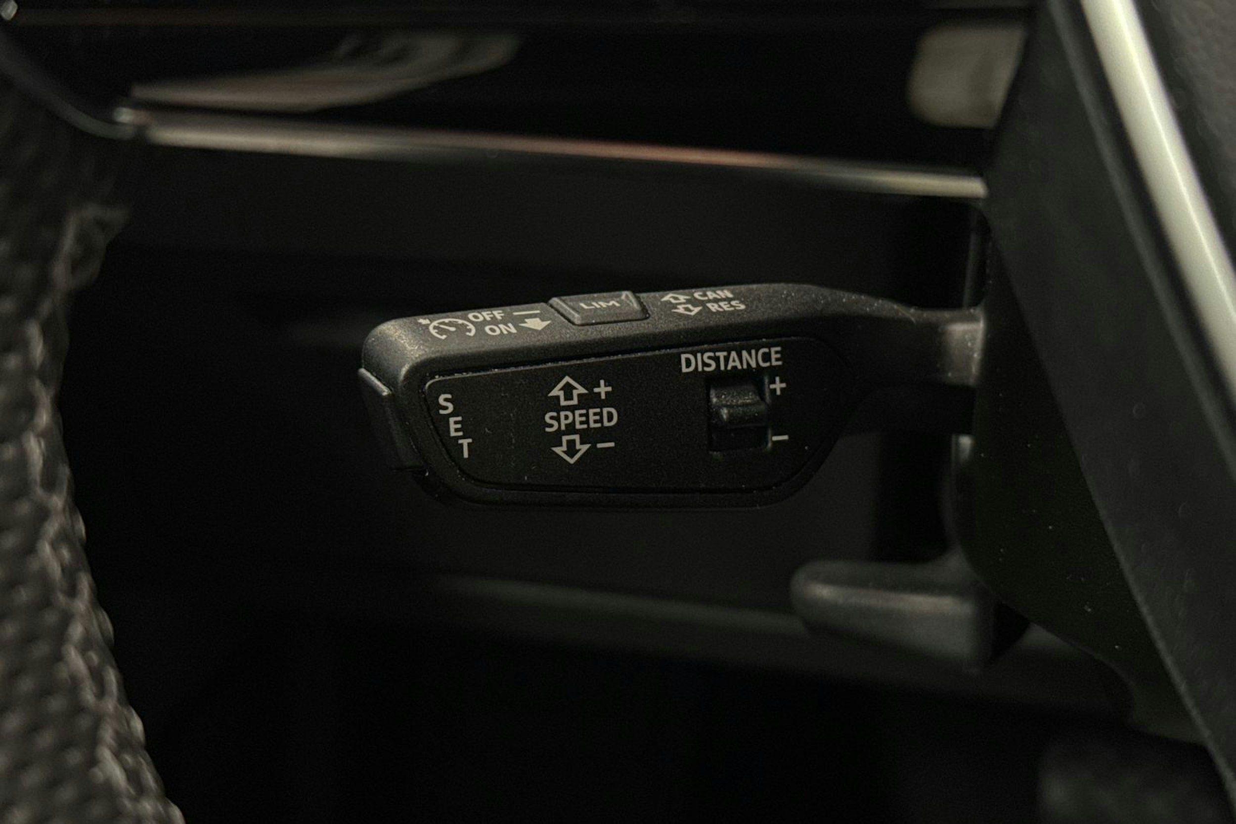 sininen Audi e-tron 2022 kuva 22.