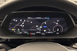 sininen Audi e-tron 2022 kuva 23.