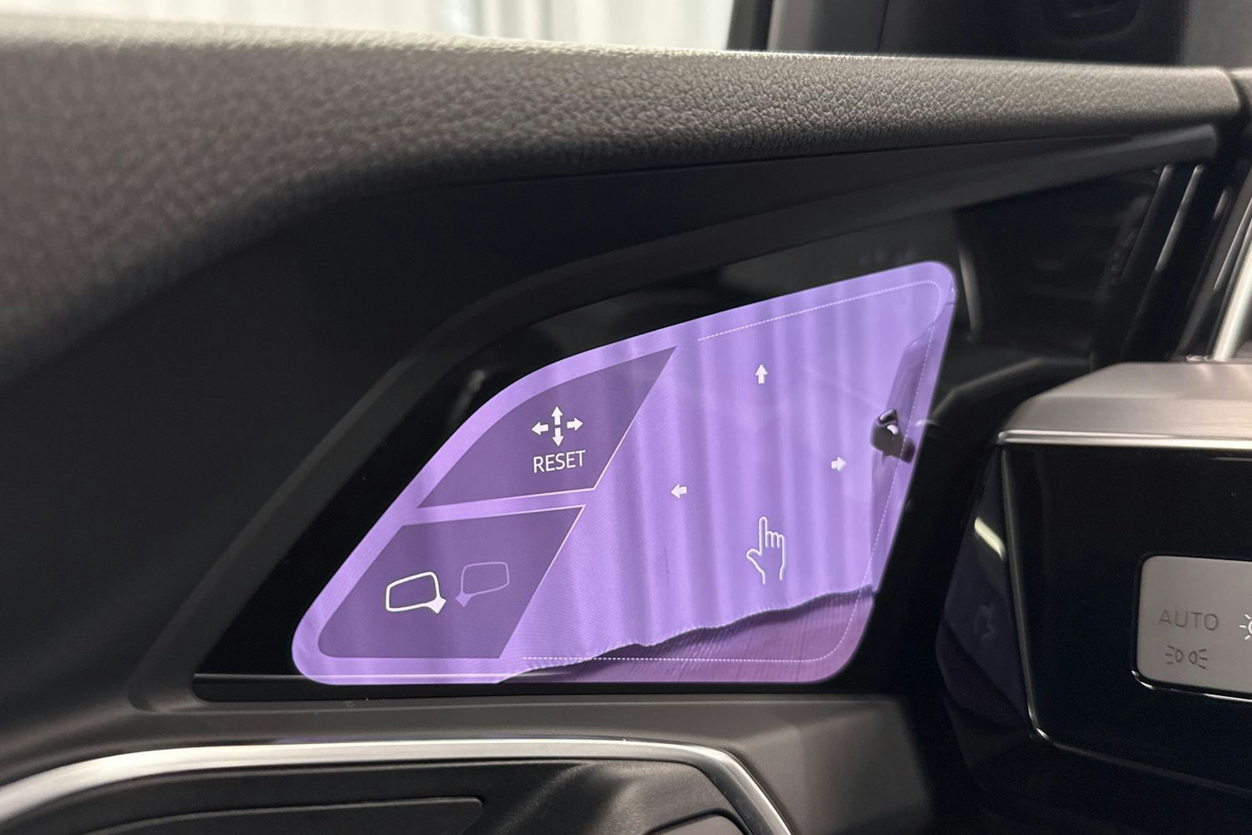 sininen Audi e-tron 2022 kuva 25.
