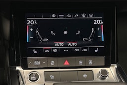sininen Audi e-tron 2022 kuva 28.