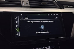sininen Audi e-tron 2022 kuva 34.