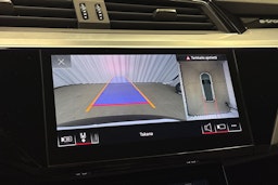 sininen Audi e-tron 2022 kuva 35.