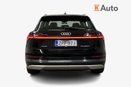 musta Audi e-tron 2022 kuva 3.