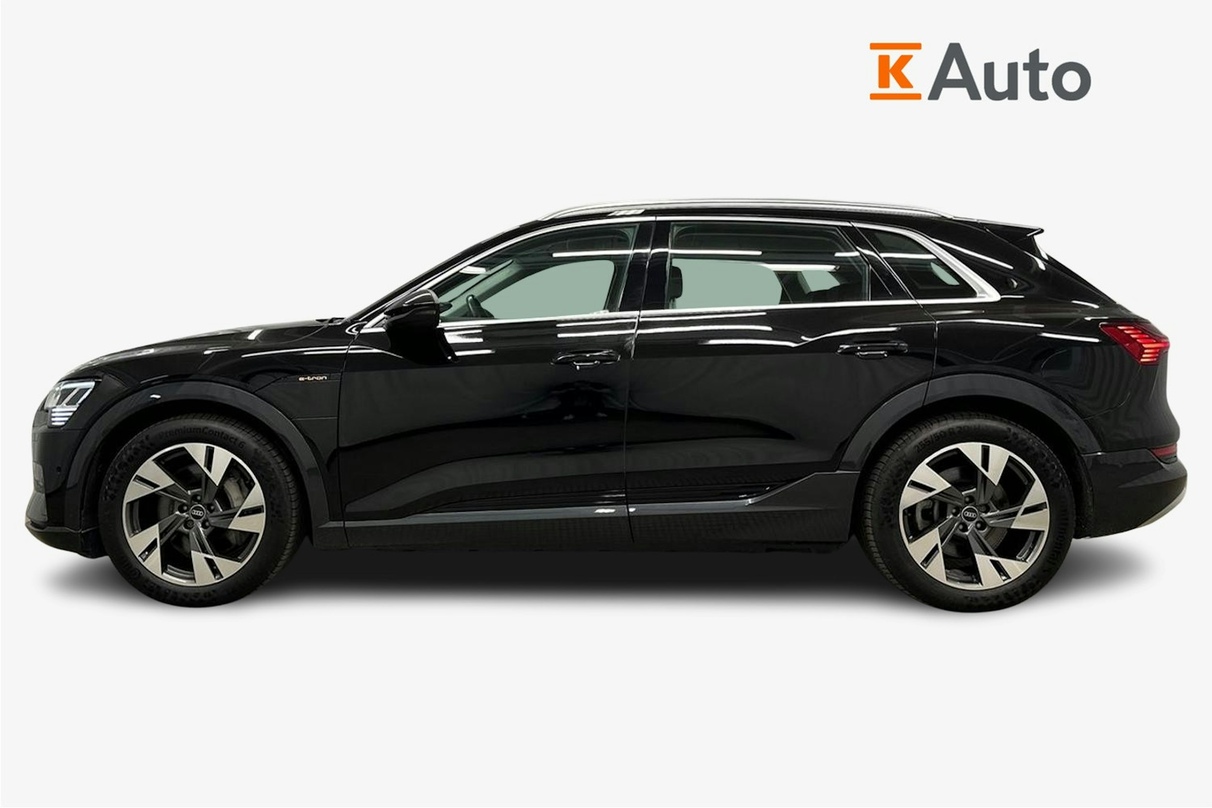 musta Audi e-tron 2022 kuva 5.