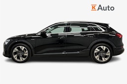 musta Audi e-tron 2022 kuva 5.