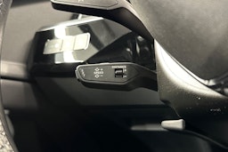 musta Audi e-tron 2022 kuva 14.