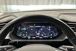 musta Audi e-tron 2022 kuva 15.