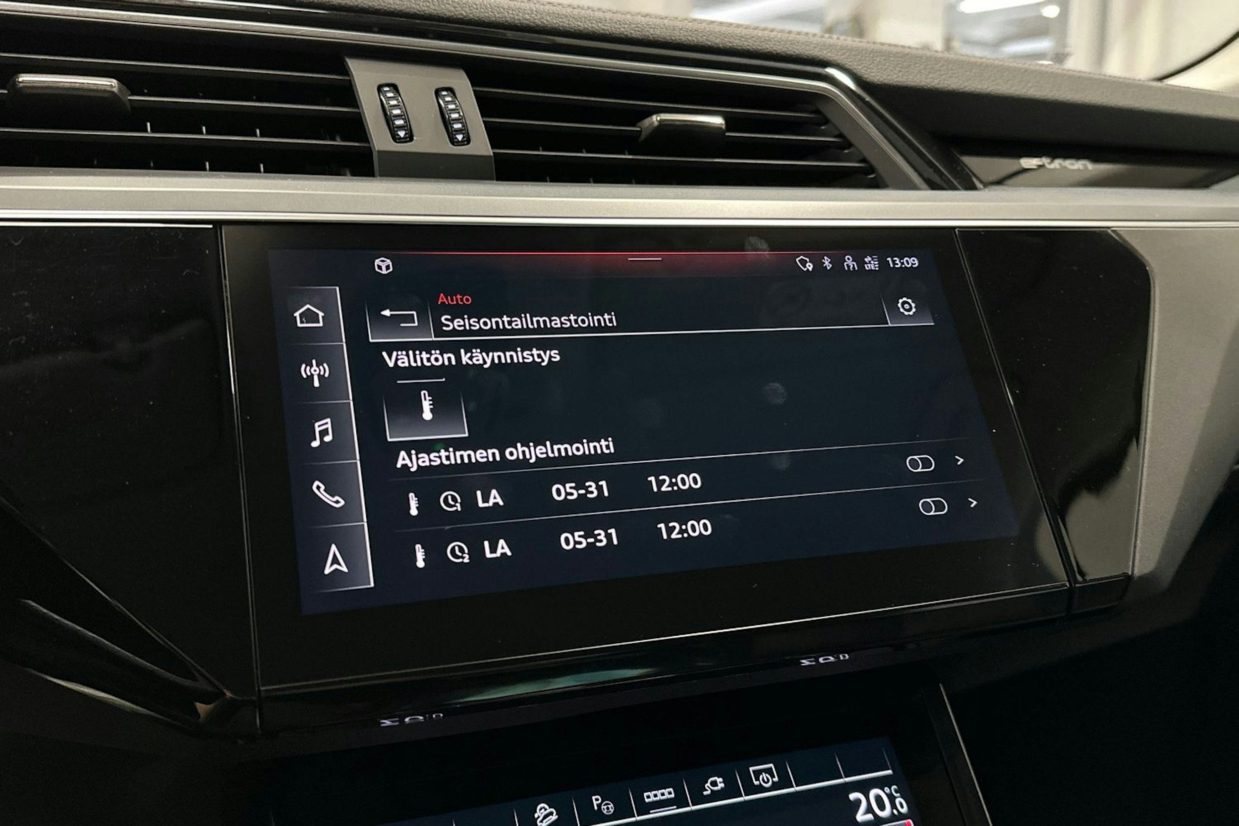 musta Audi e-tron 2022 kuva 19.