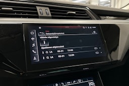 musta Audi e-tron 2022 kuva 19.