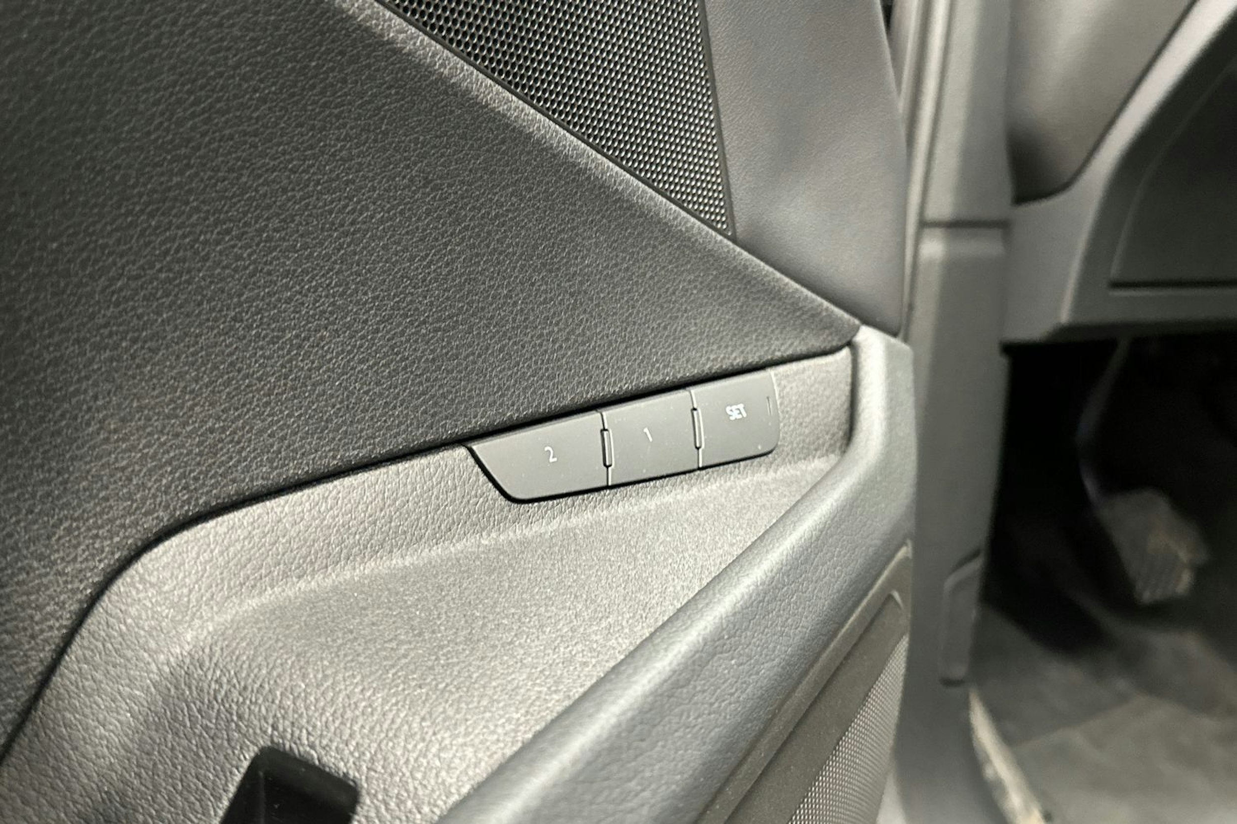 musta Audi e-tron 2022 kuva 24.