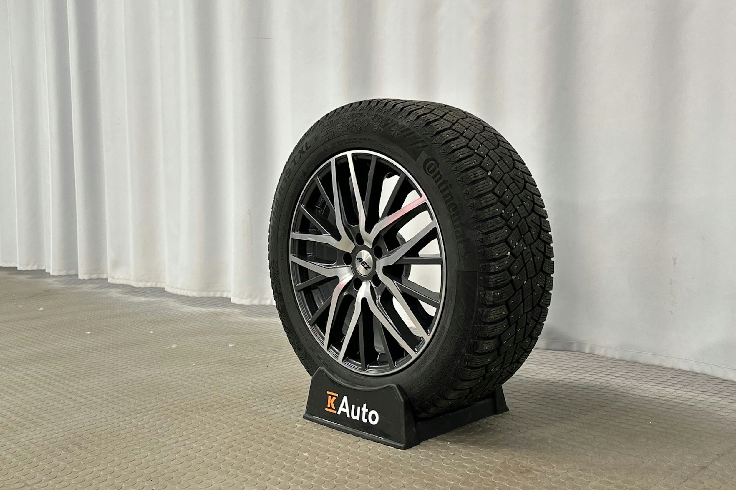 musta Audi e-tron 2022 kuva 28.