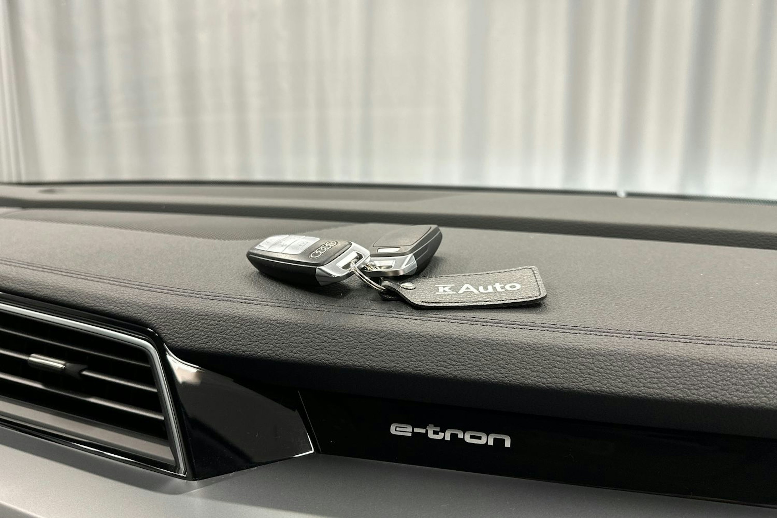 musta Audi e-tron 2022 kuva 30.