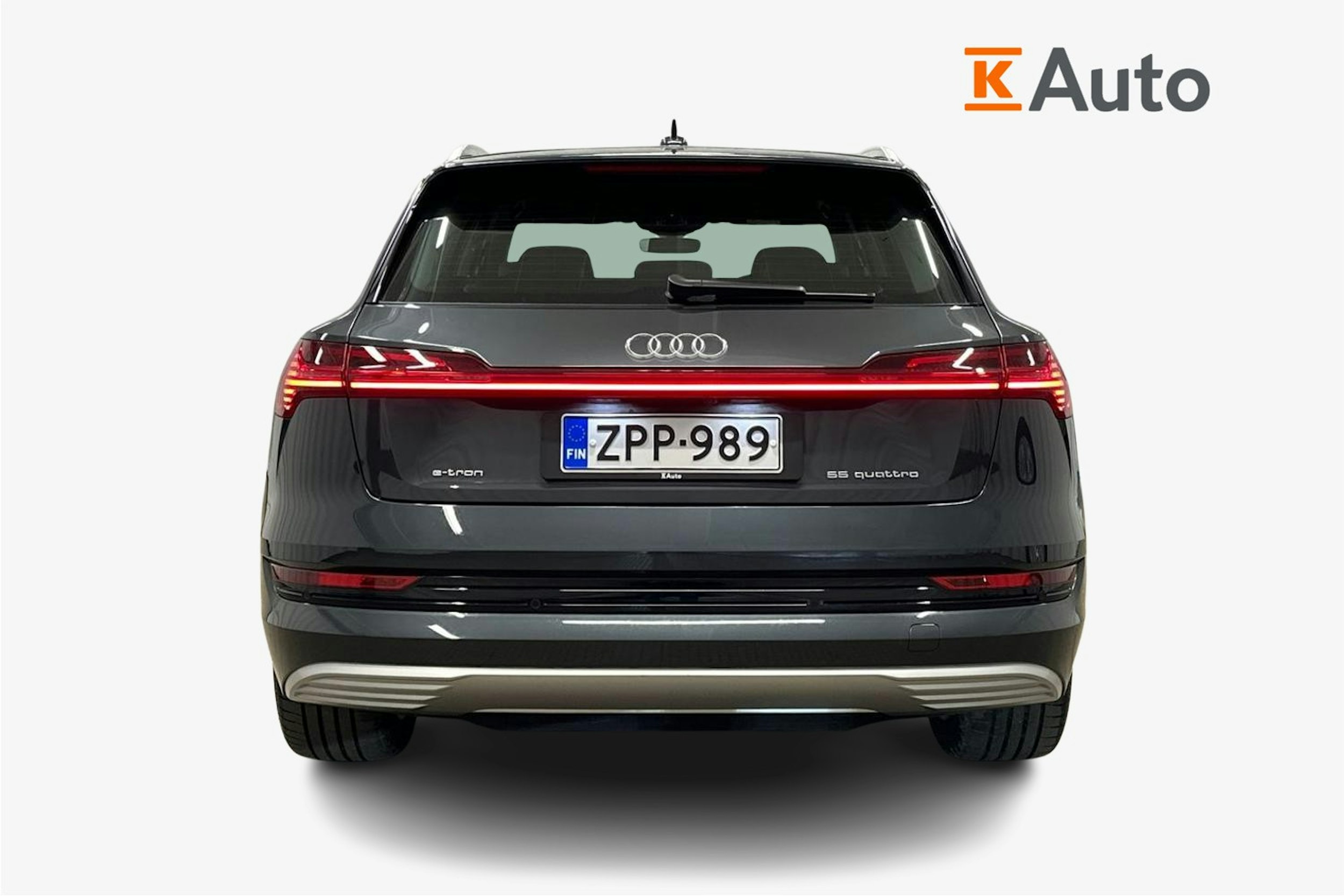 harmaa Audi e-tron 2022 kuva 3.