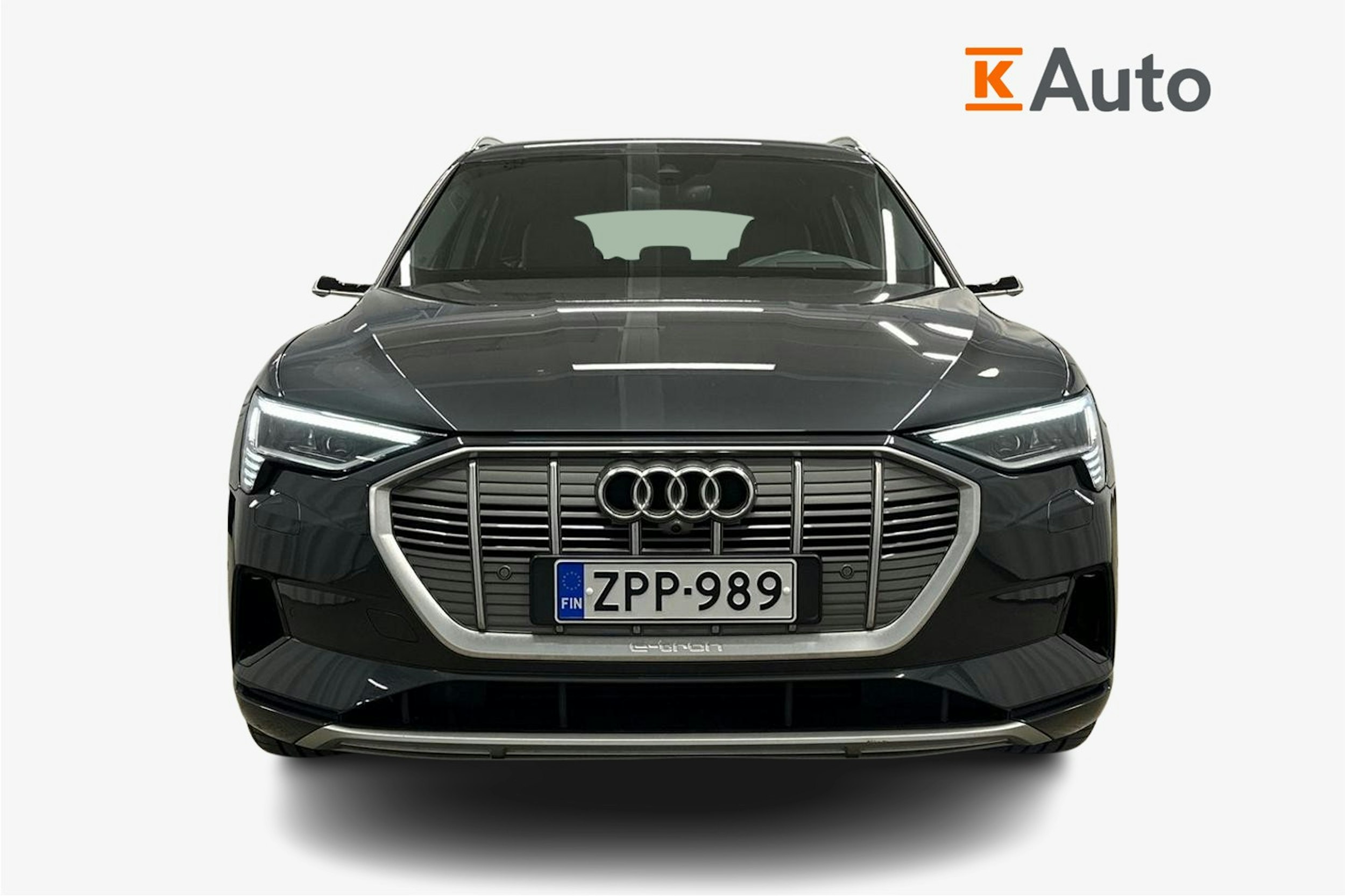 harmaa Audi e-tron 2022 kuva 5.