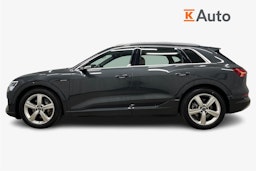 harmaa Audi e-tron 2022 kuva 6.