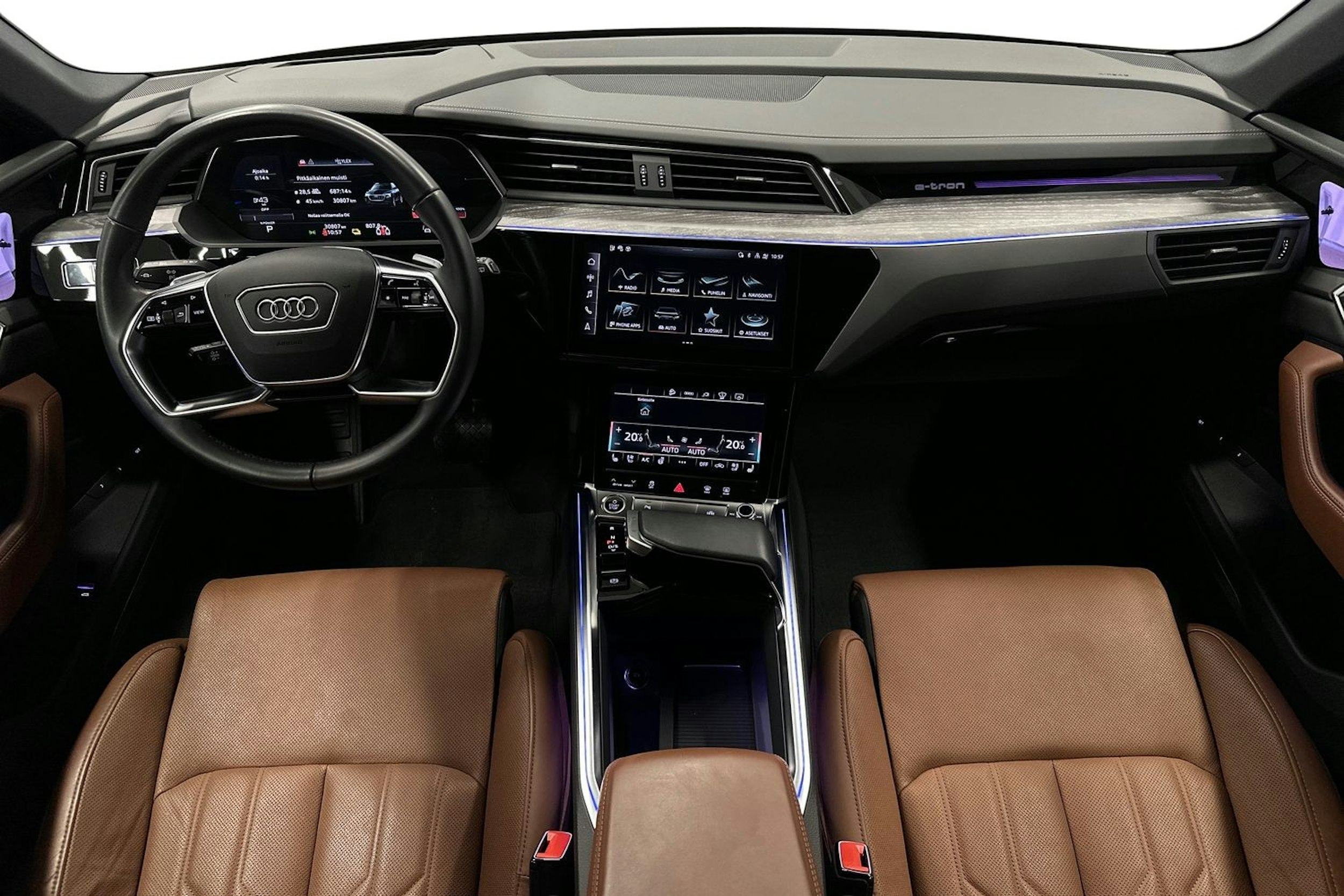 harmaa Audi e-tron 2022 kuva 9.