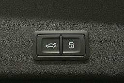 harmaa Audi e-tron 2022 kuva 15.