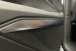 harmaa Audi e-tron 2022 kuva 21.