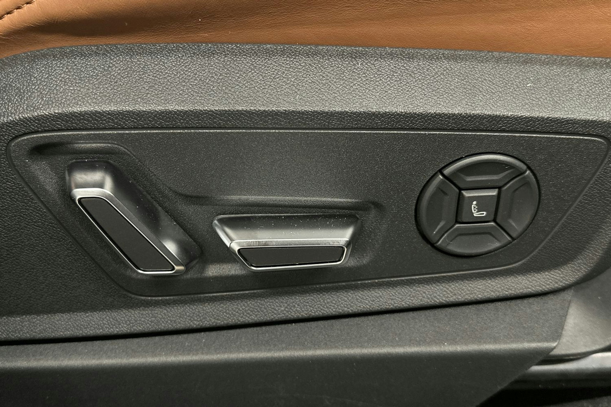 harmaa Audi e-tron 2022 kuva 22.