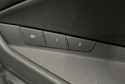 harmaa Audi e-tron 2022 kuva 23.