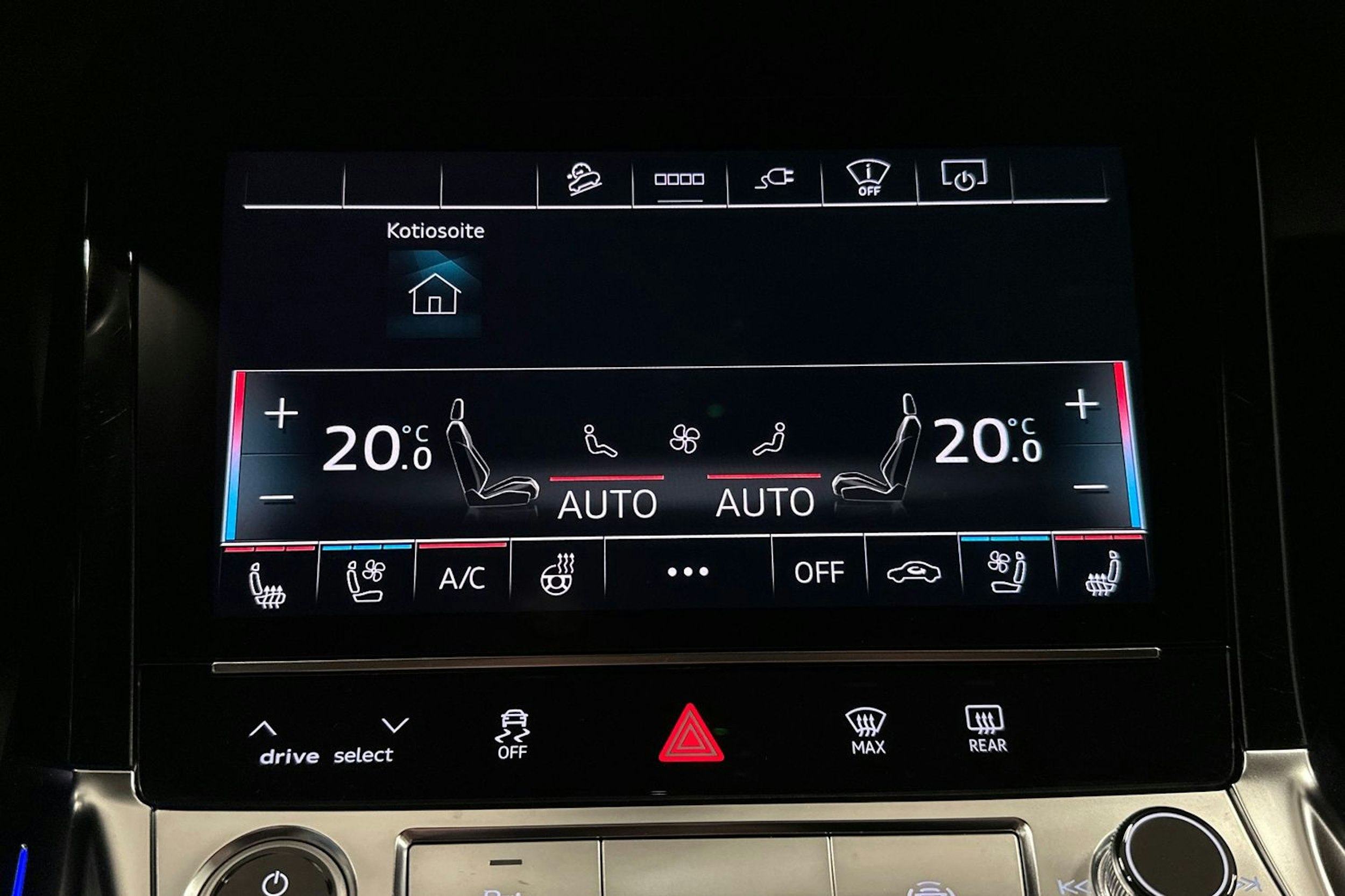 harmaa Audi e-tron 2022 kuva 30.