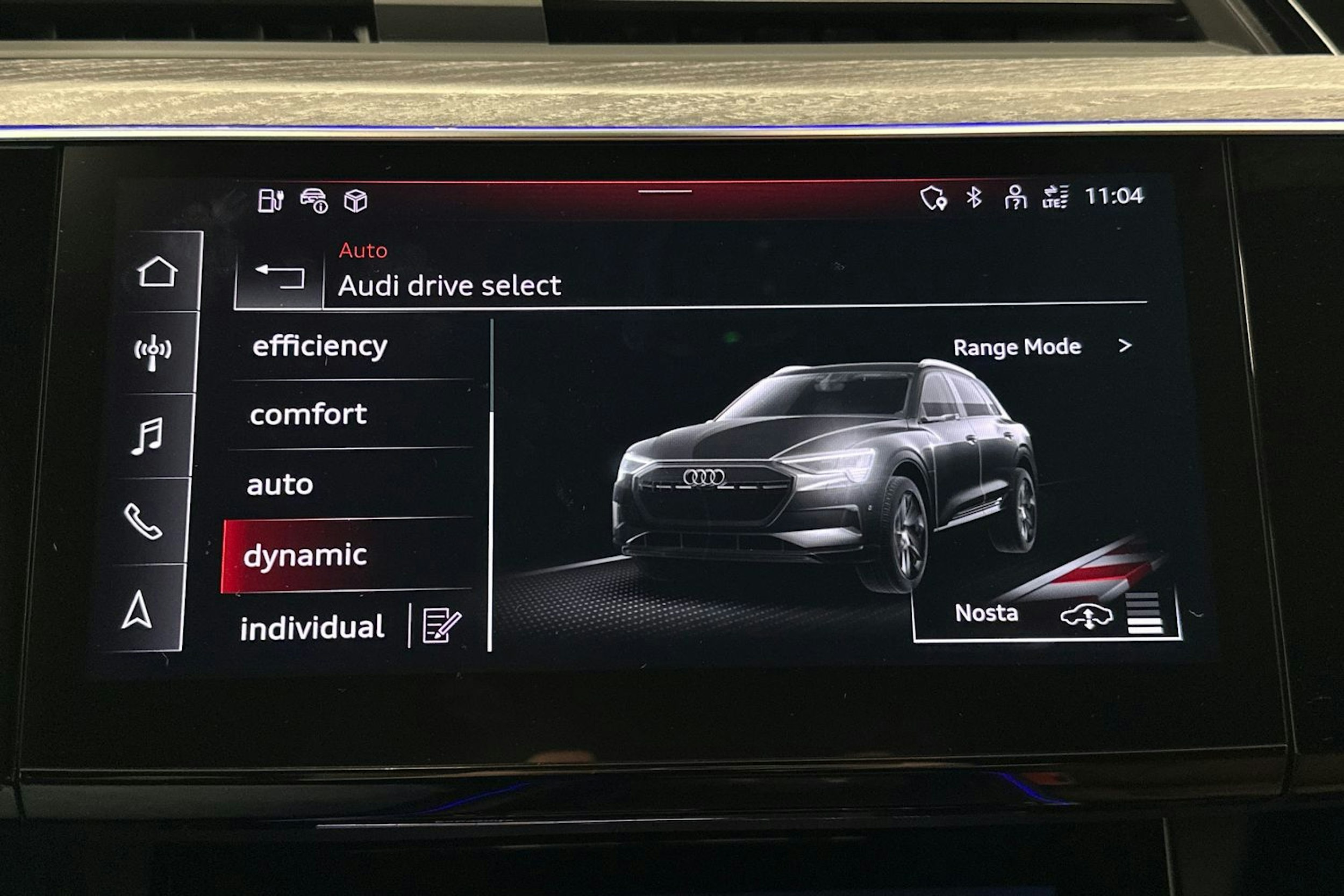 harmaa Audi e-tron 2022 kuva 33.