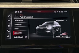 harmaa Audi e-tron 2022 kuva 33.